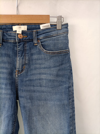 H&M.Bermudas pitillo denim T.36