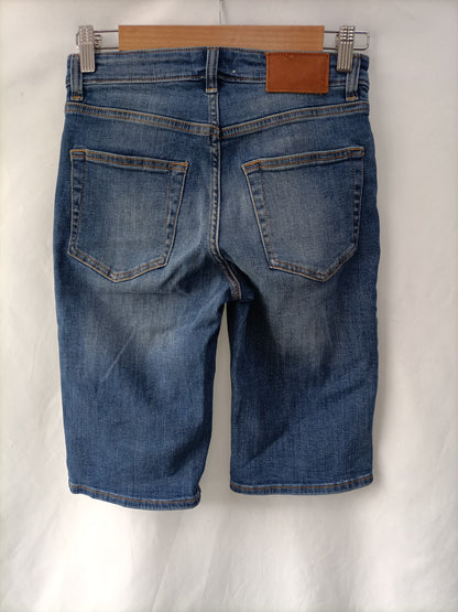 H&M.Bermudas pitillo denim T.36