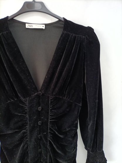 ZARA. Vestido terciopelo negro T.s