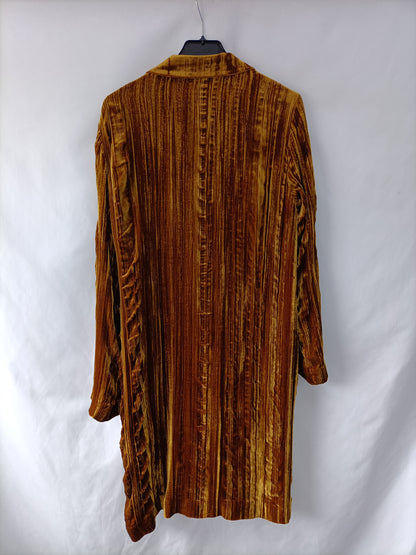ZARA. Abrigo mostaza terciopelo T.xs