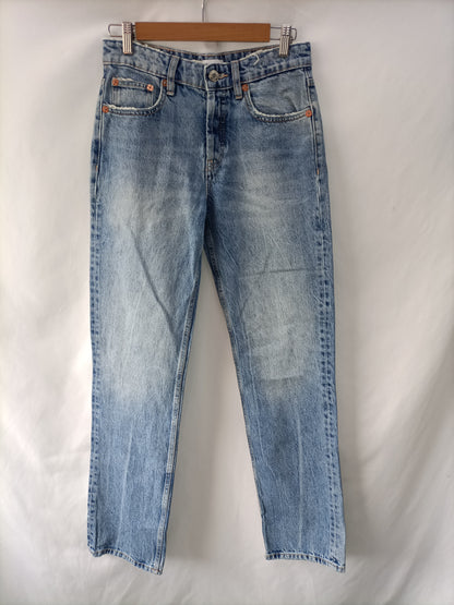 ZARA. Pantalón denim desgastado T.36