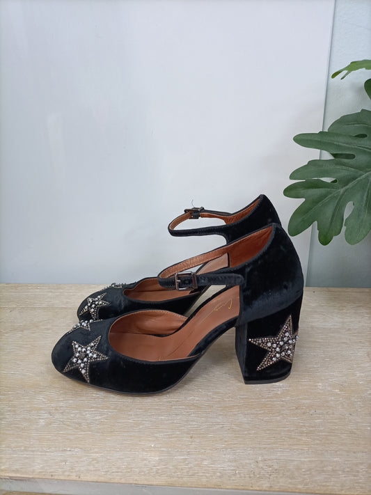 LOLA CRUZ. Star-studded shoes, size 39 (tara)