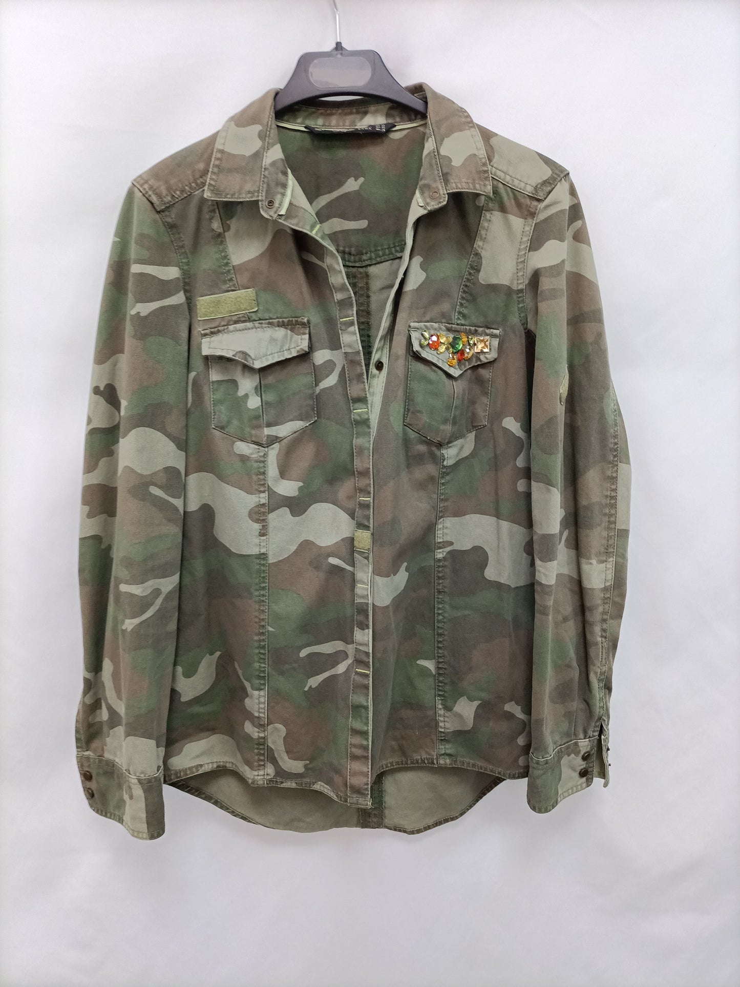 ZARA. Sobrecamisa camuflaje T.xs