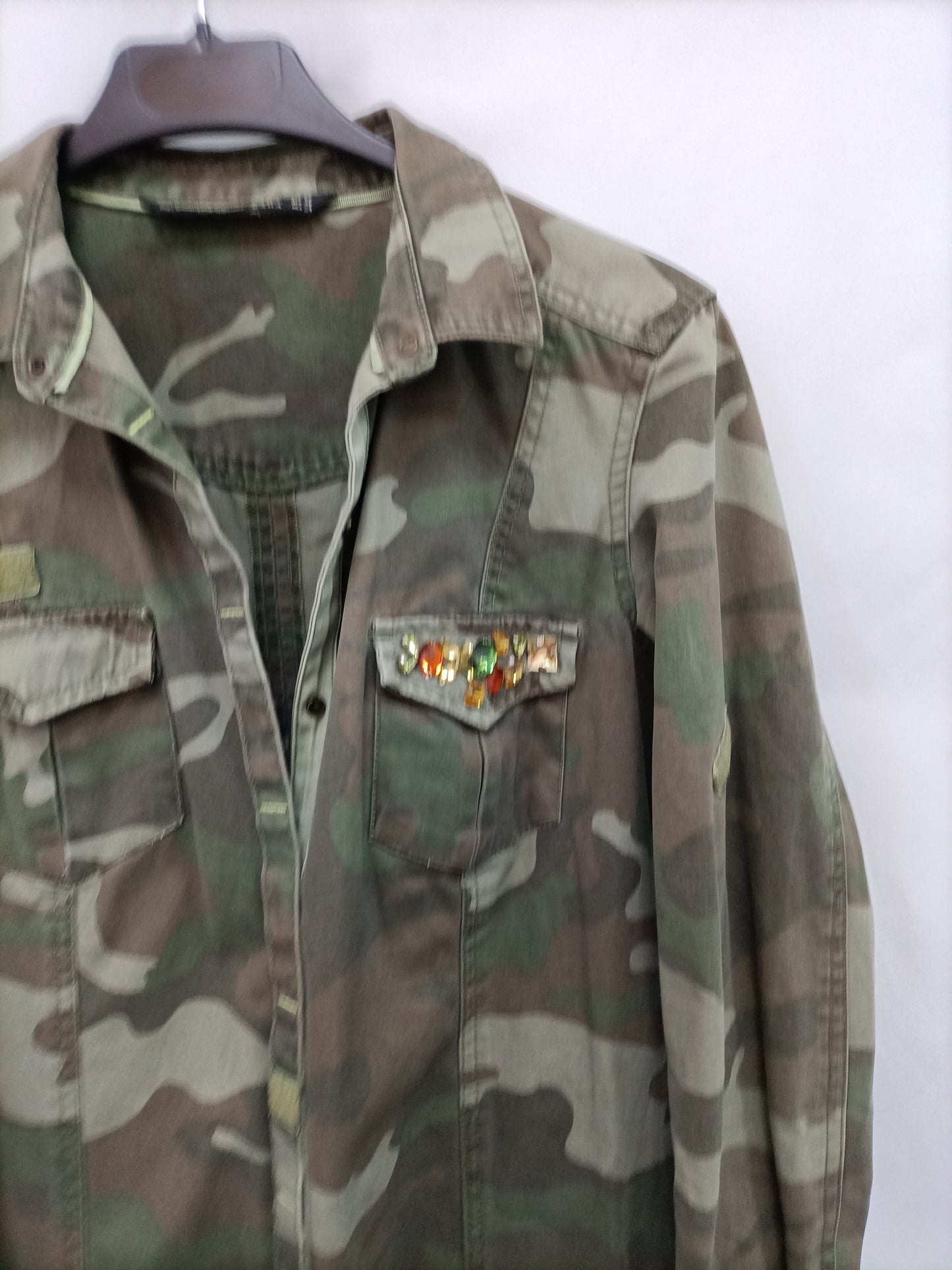 ZARA. Sobrecamisa camuflaje T.xs