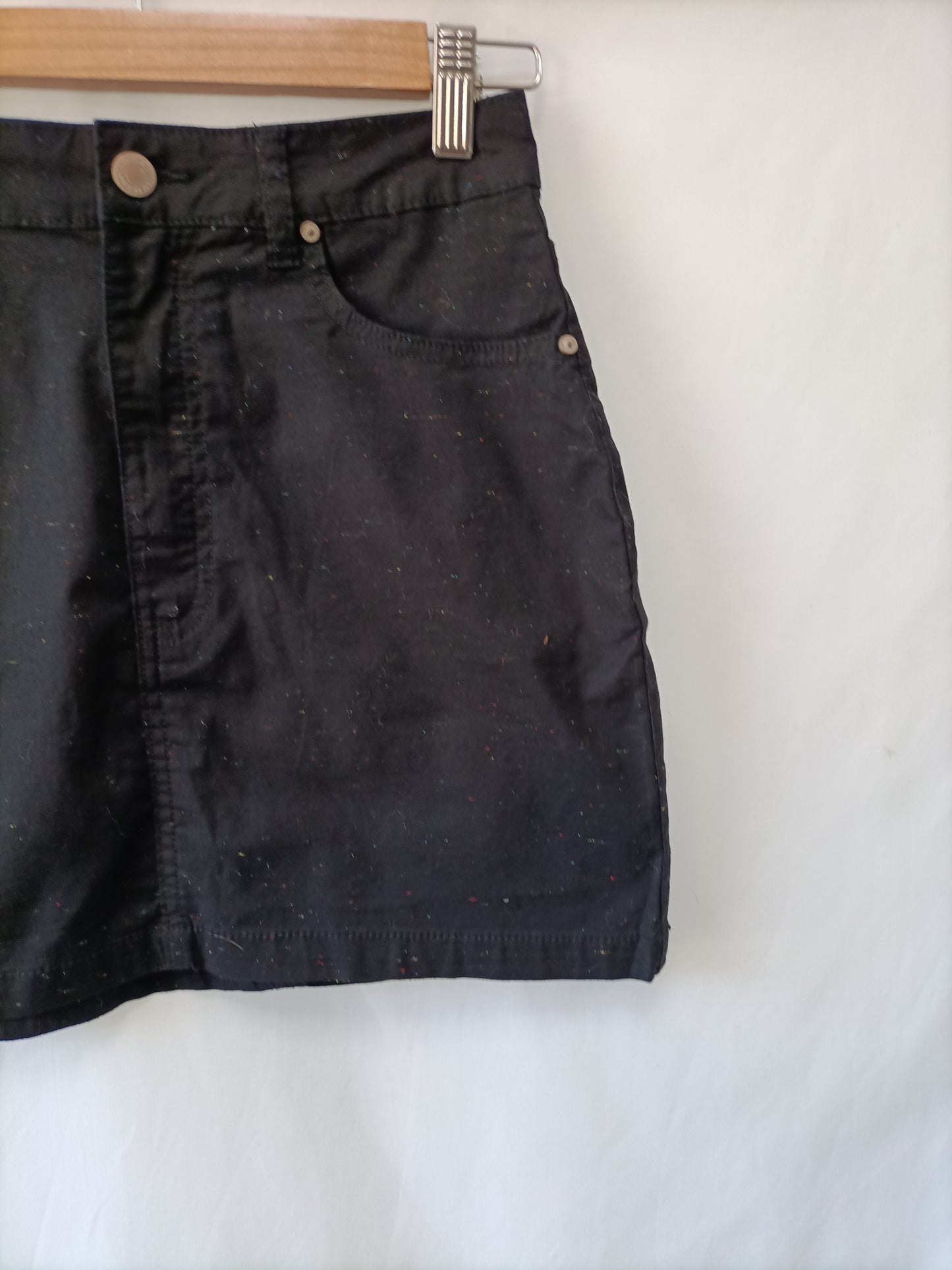 PULL&amp;BEAR. Black Ts thread skirt