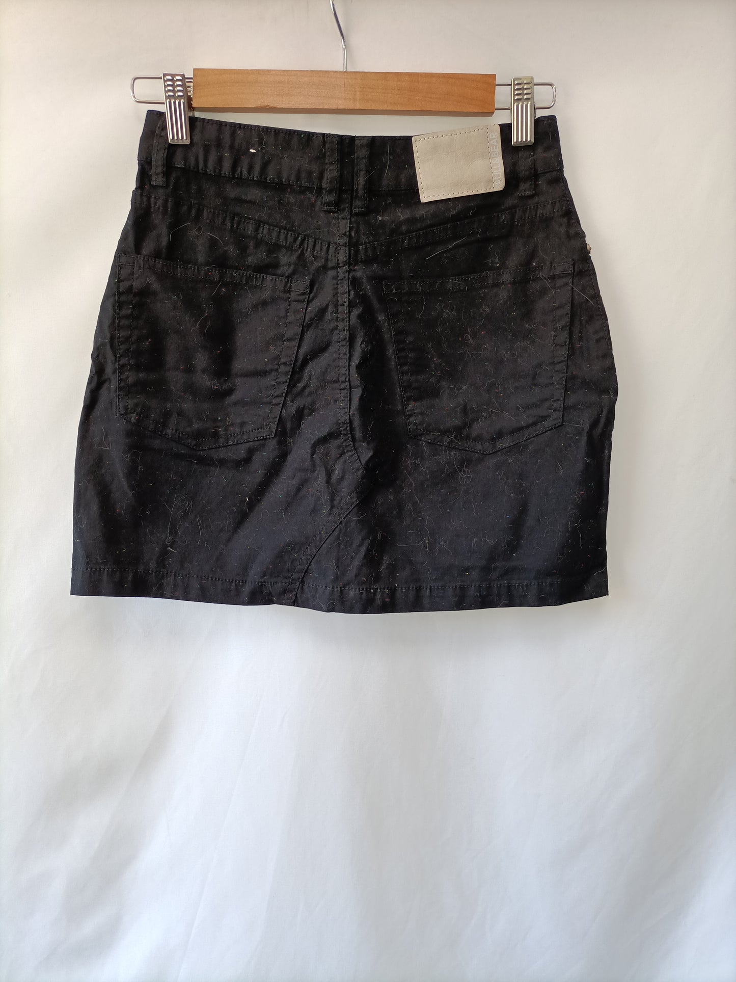 PULL&amp;BEAR. Black Ts thread skirt