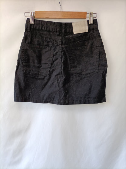 PULL&amp;BEAR. Black Ts thread skirt