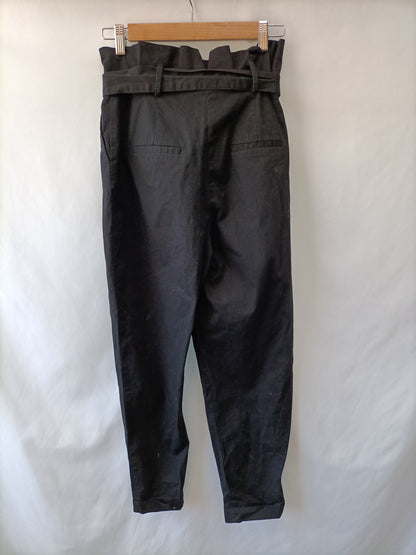 BERSHKA. Pantalón negro paperback T.34