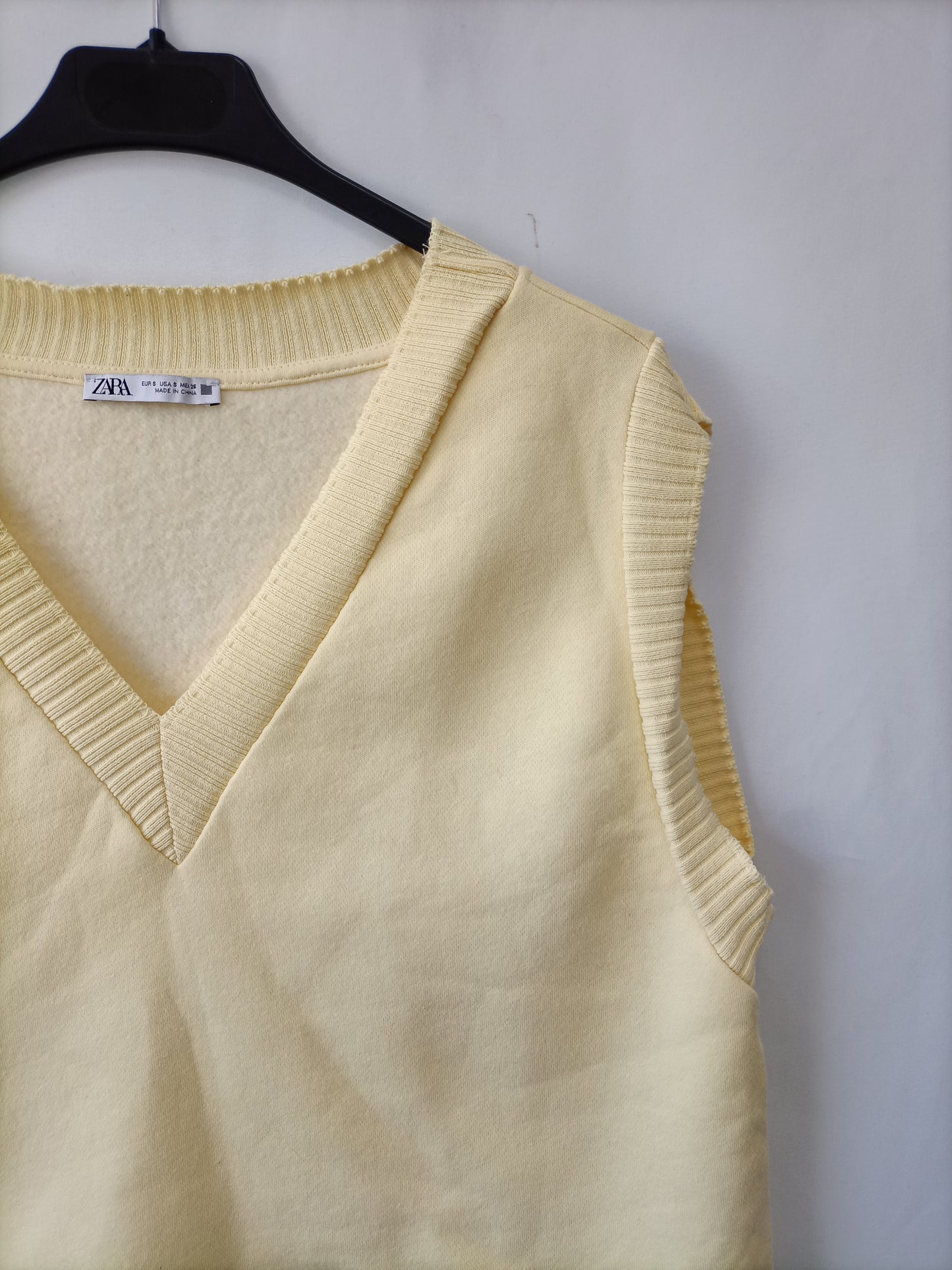 ZARA. Chaleco amarillo T.s