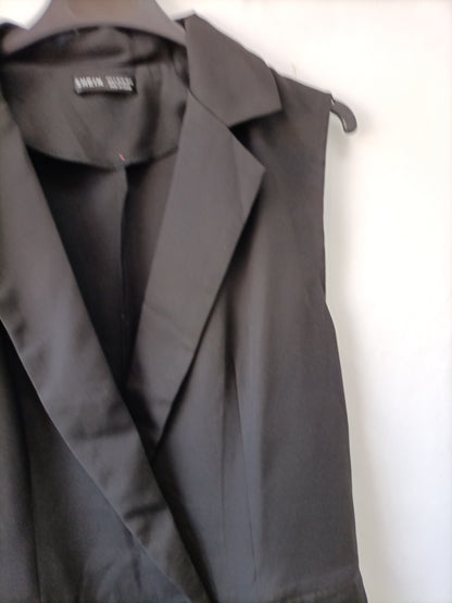 SHEIN. Chaleco negro cruzado T.s