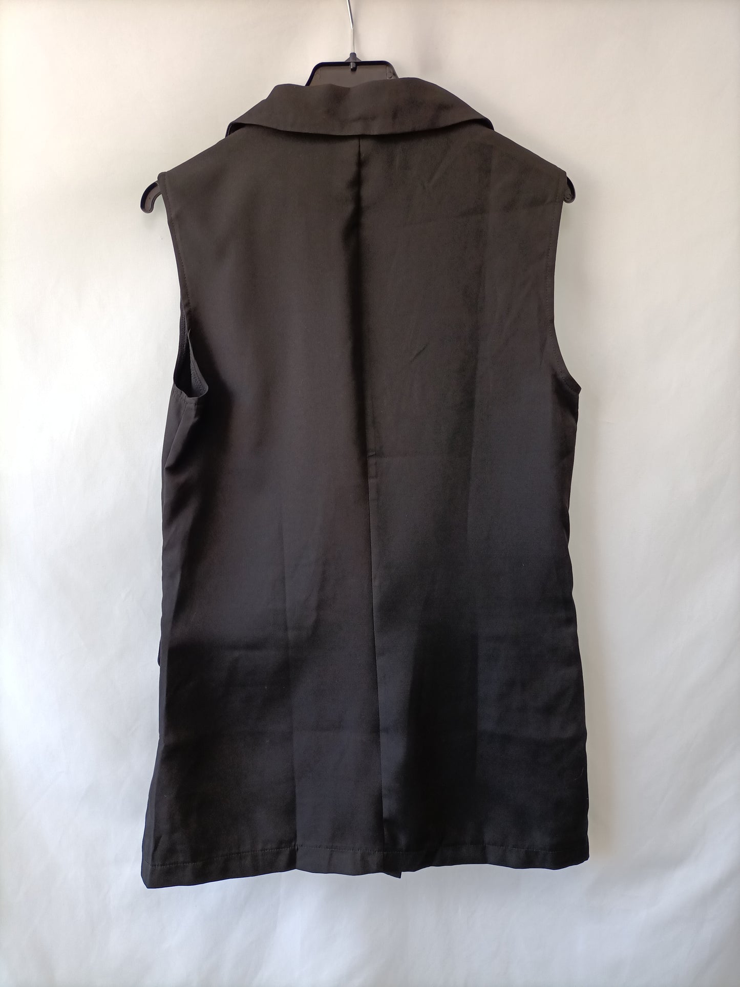 SHEIN. Chaleco negro cruzado T.s