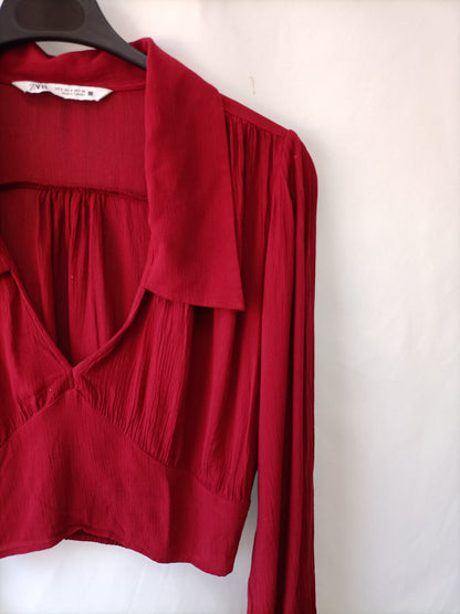 ZARA. Flowy burgundy Ts top