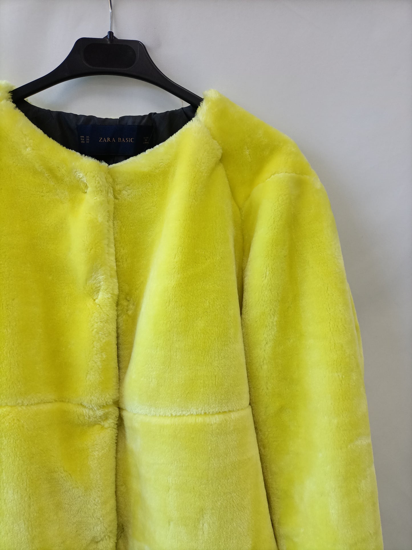 ZARA. Abrigo pelo amarillo T.xl