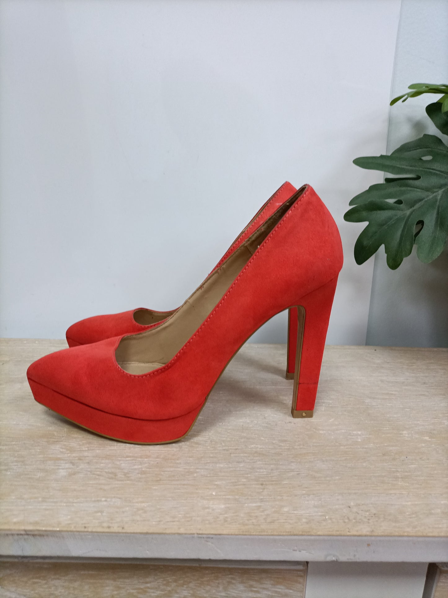 ZARA. Stilettos coral antelina T.39
