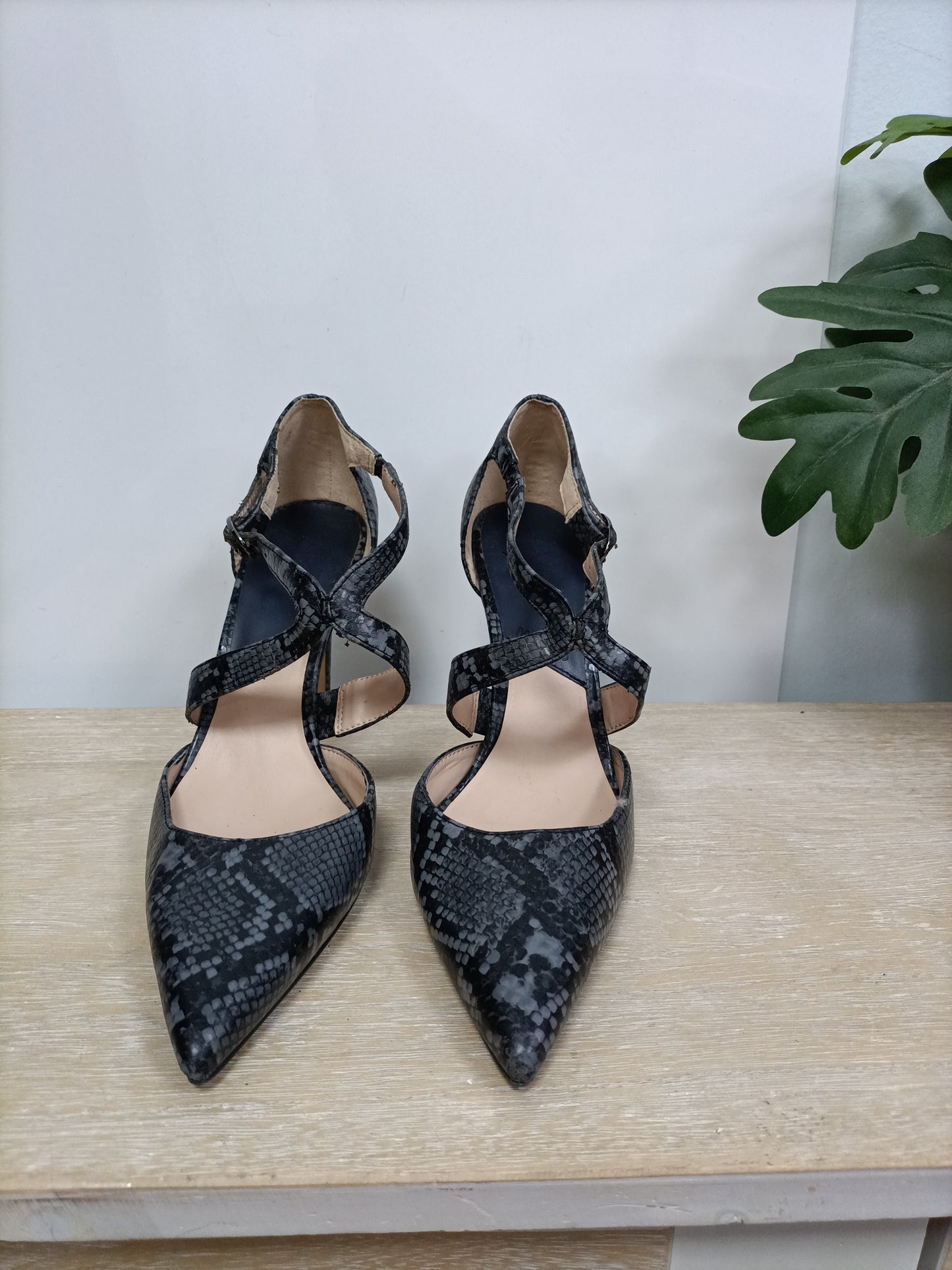 MANGO. Stilettos animal print T.39