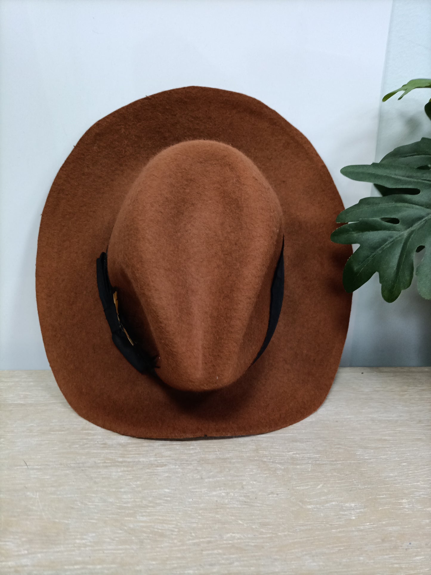 OTRAS. Sombrero camel
