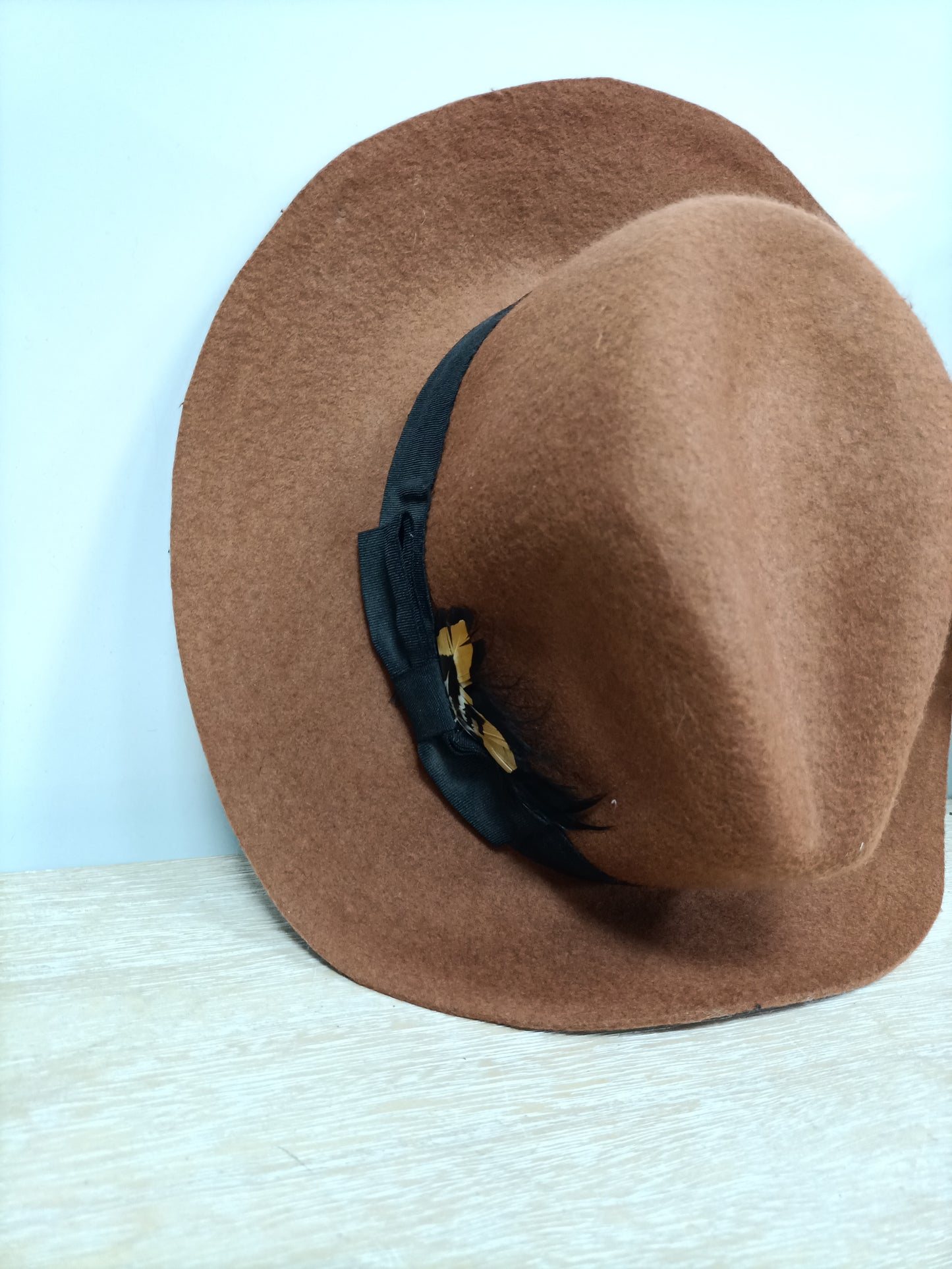 OTRAS. Sombrero camel