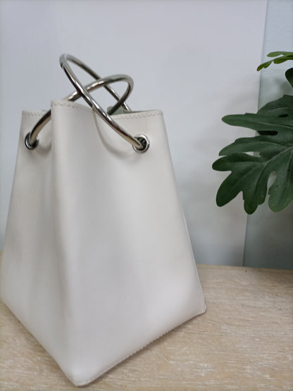 OTRAS. Bolso de mano blanco