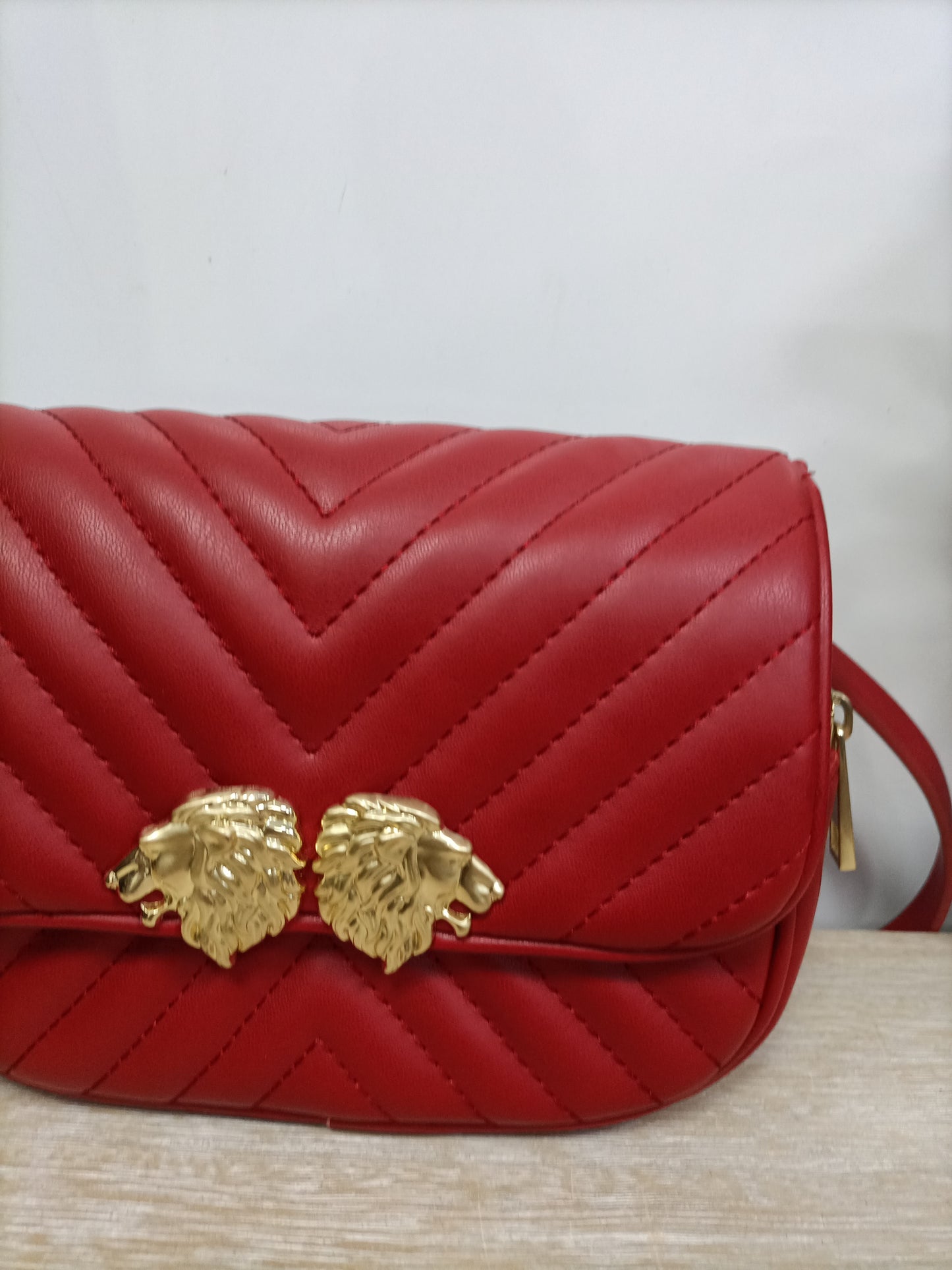 ZARA. Bolso/riñonera rojo