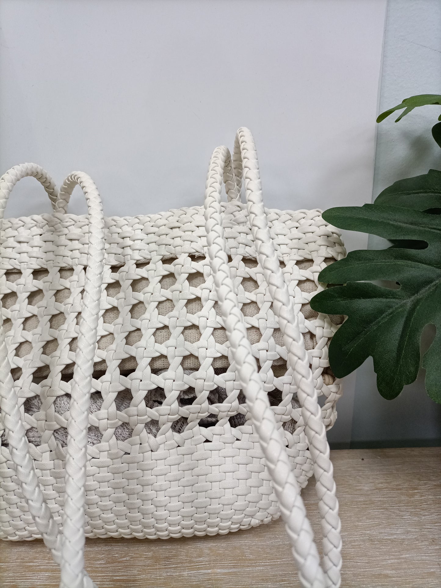 OTRAS. Bolso rejilla polipiel