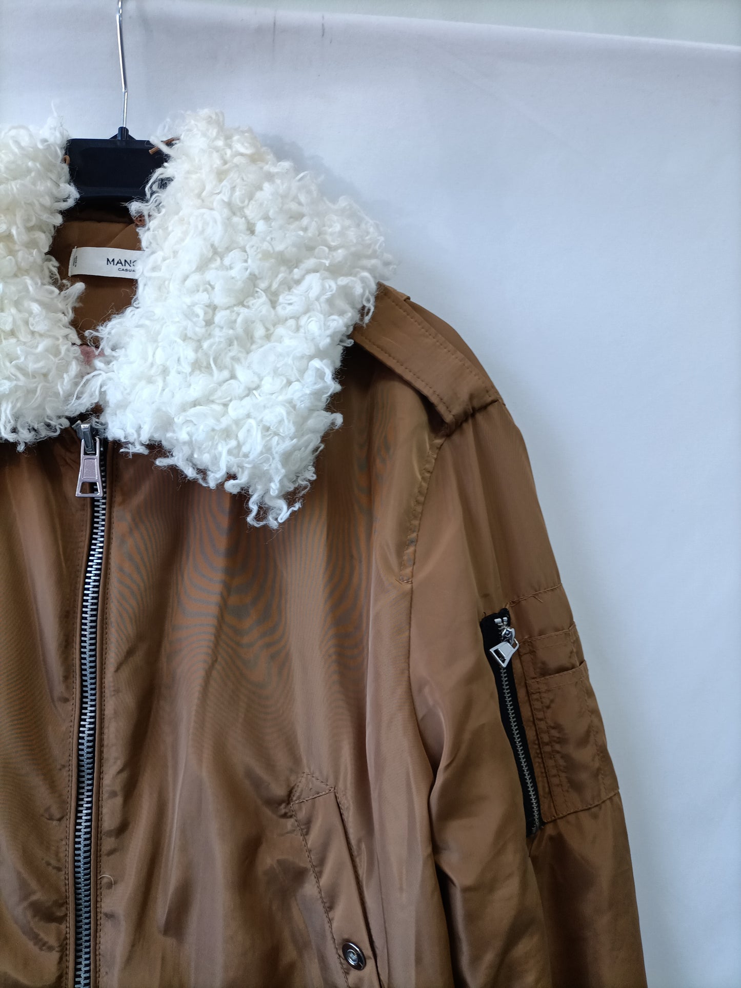 MANGO. Bomber marrón T.m