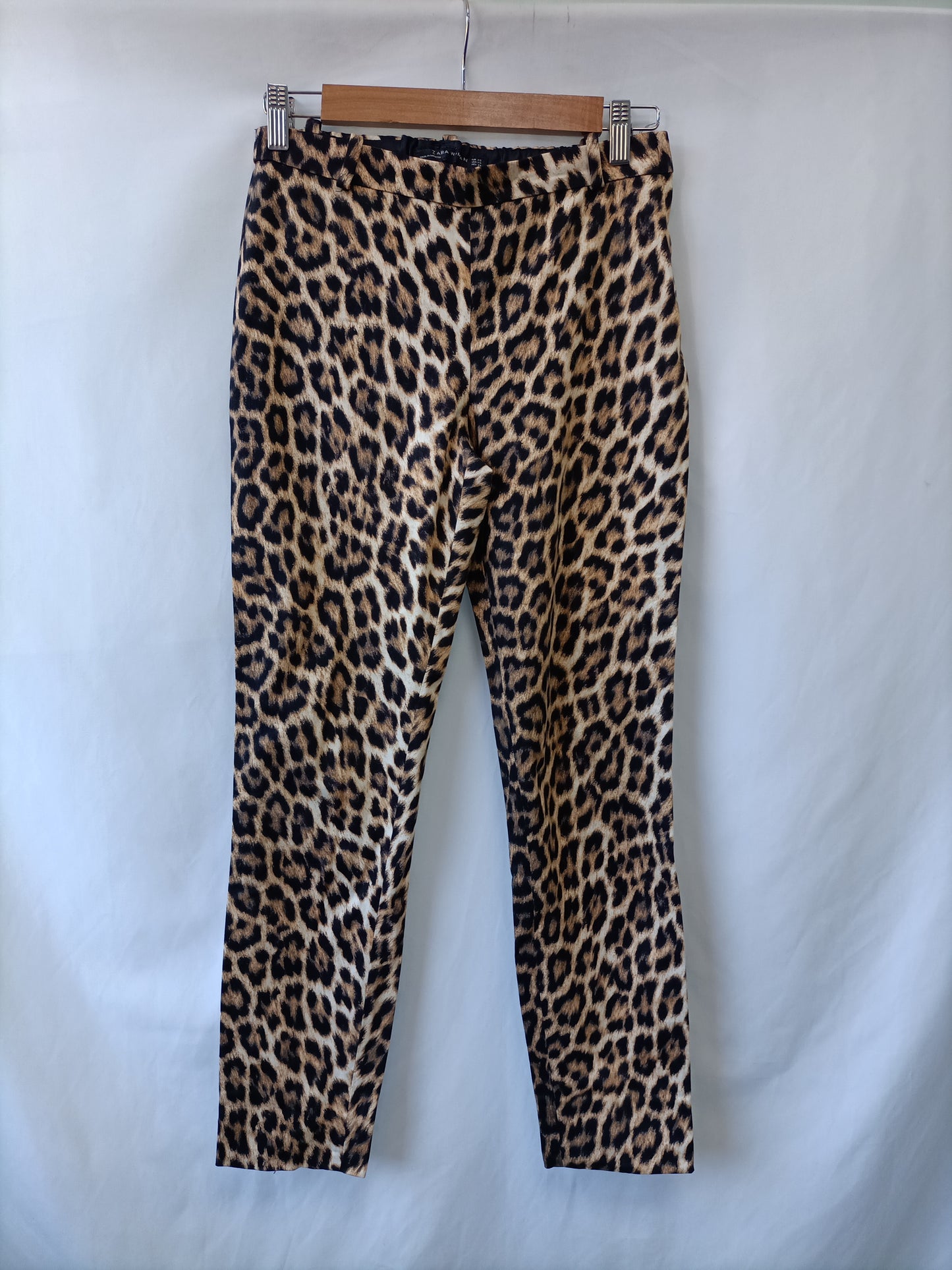 ZARA. Pantalón animal print T.xs