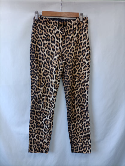 ZARA. Pantalón animal print T.xs