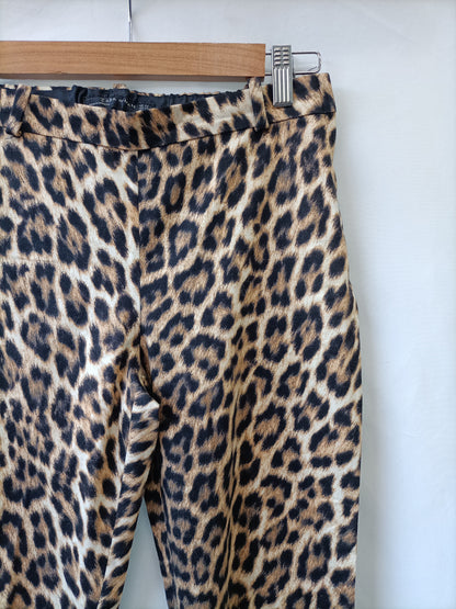 ZARA. Pantalón animal print T.xs
