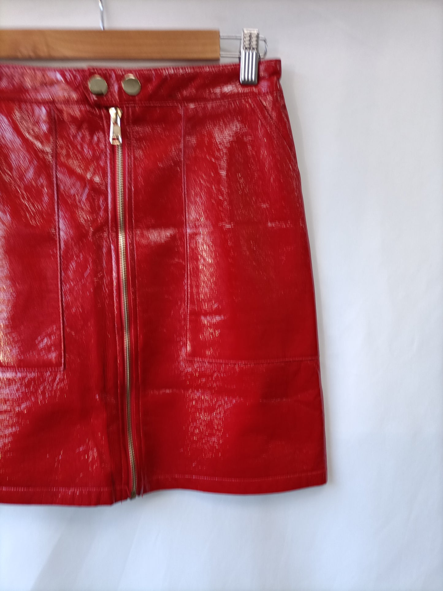 LOAVIES. Falda roja vinilo T.m