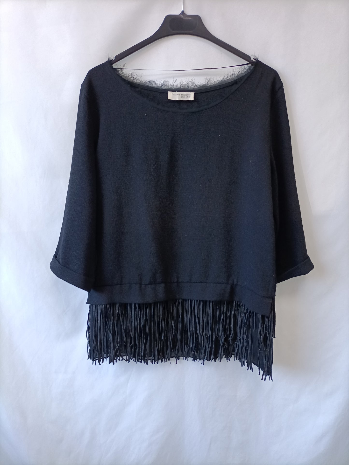 ZARA. Top negro flecos T.m