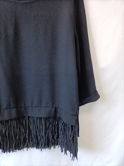 ZARA. Top negro flecos T.m