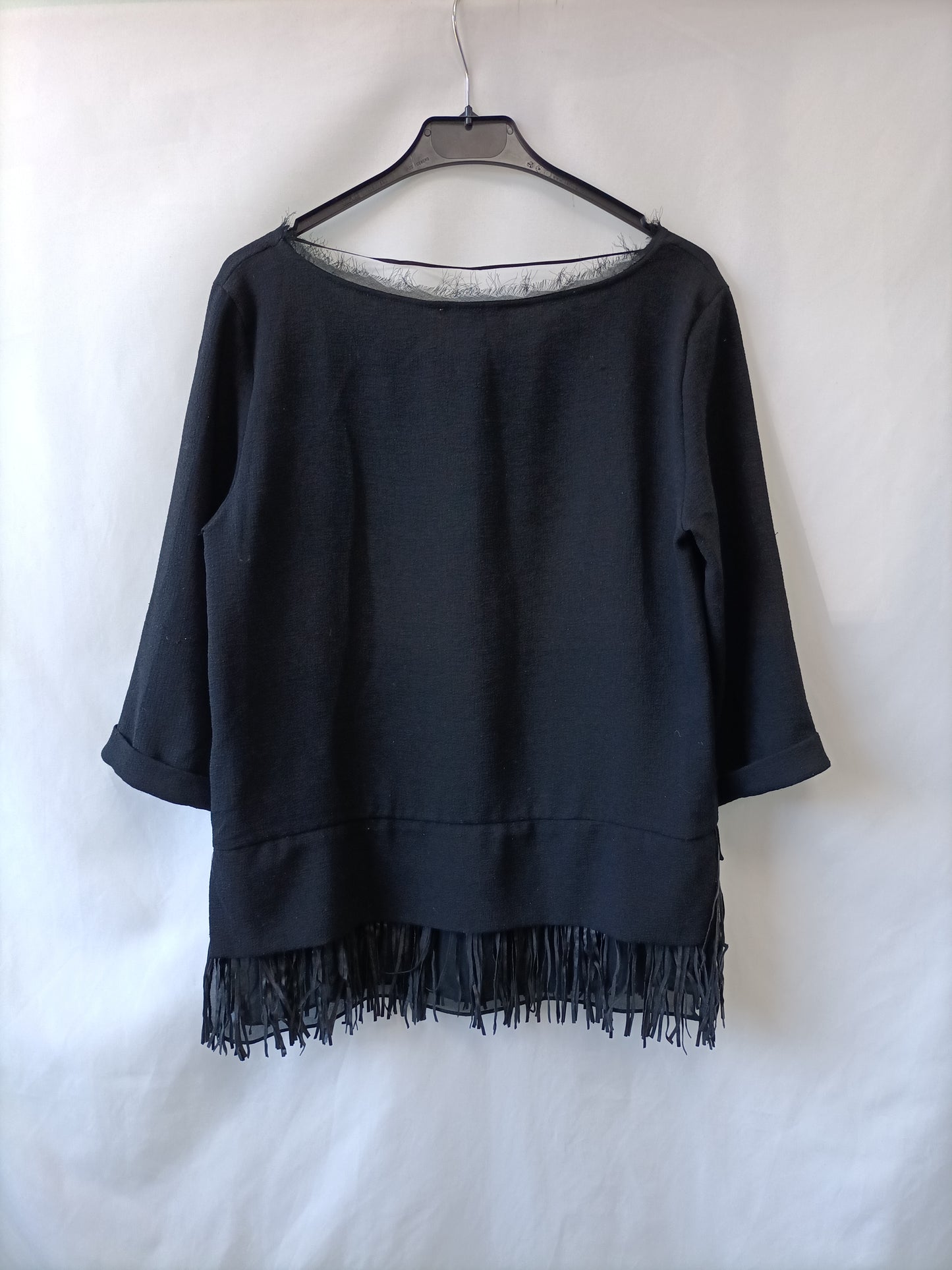 ZARA. Top negro flecos T.m