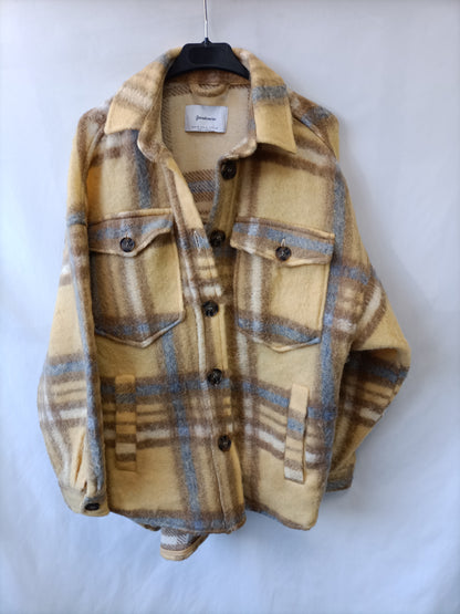 STRADIVARIUS. Cazadora cuadros T.m