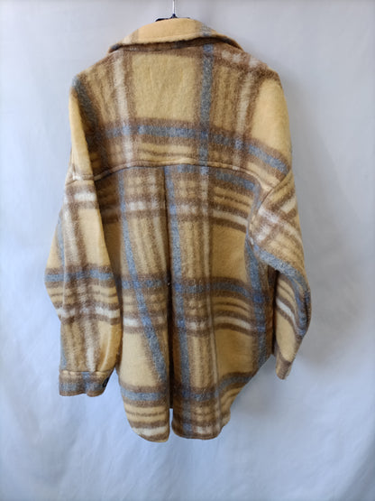 STRADIVARIUS. Cazadora cuadros T.m