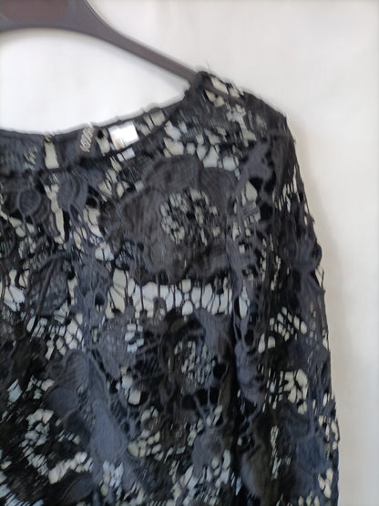 H&M. Top negro encaje T.38