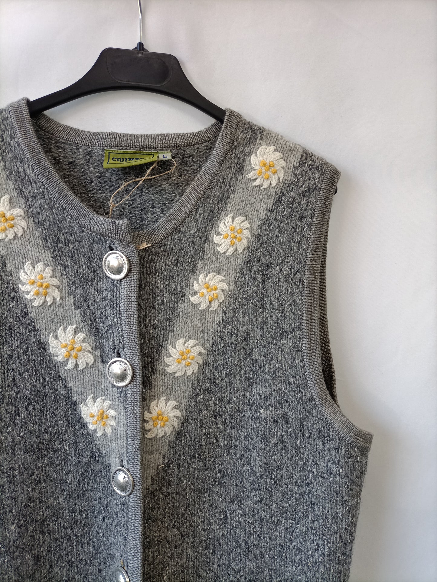 COUNTRY BLUE. Chaleco gris bordado T.l