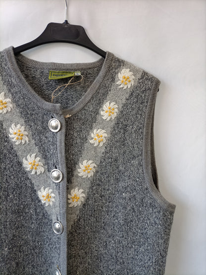 COUNTRY BLUE. Chaleco gris bordado T.l