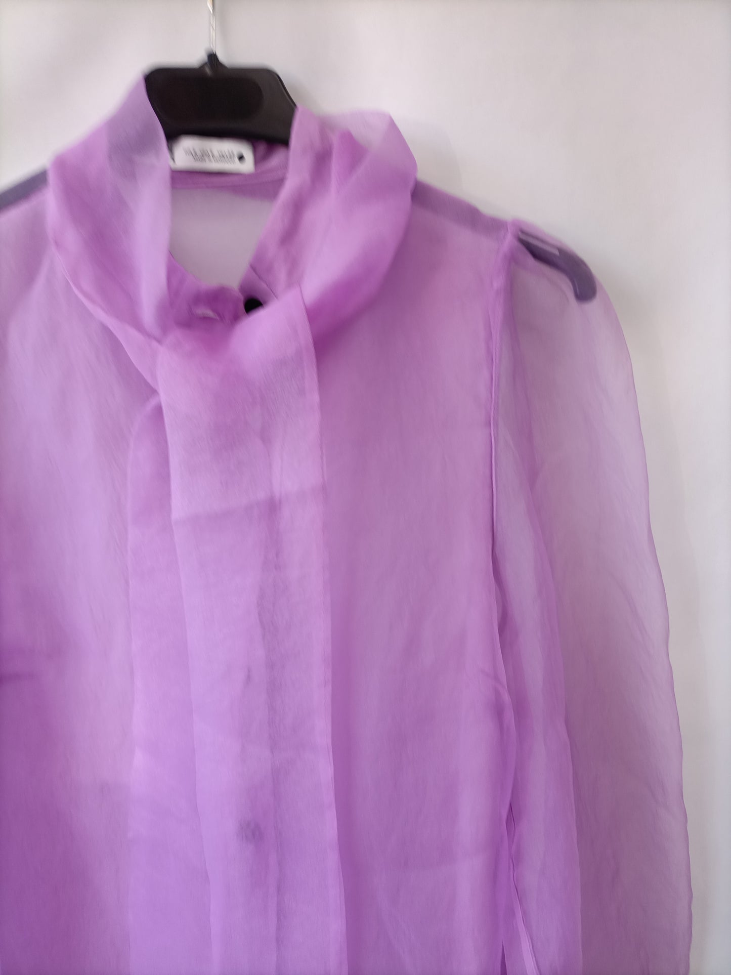 ZARA. Blusa lila semitransparente T.s (tara)