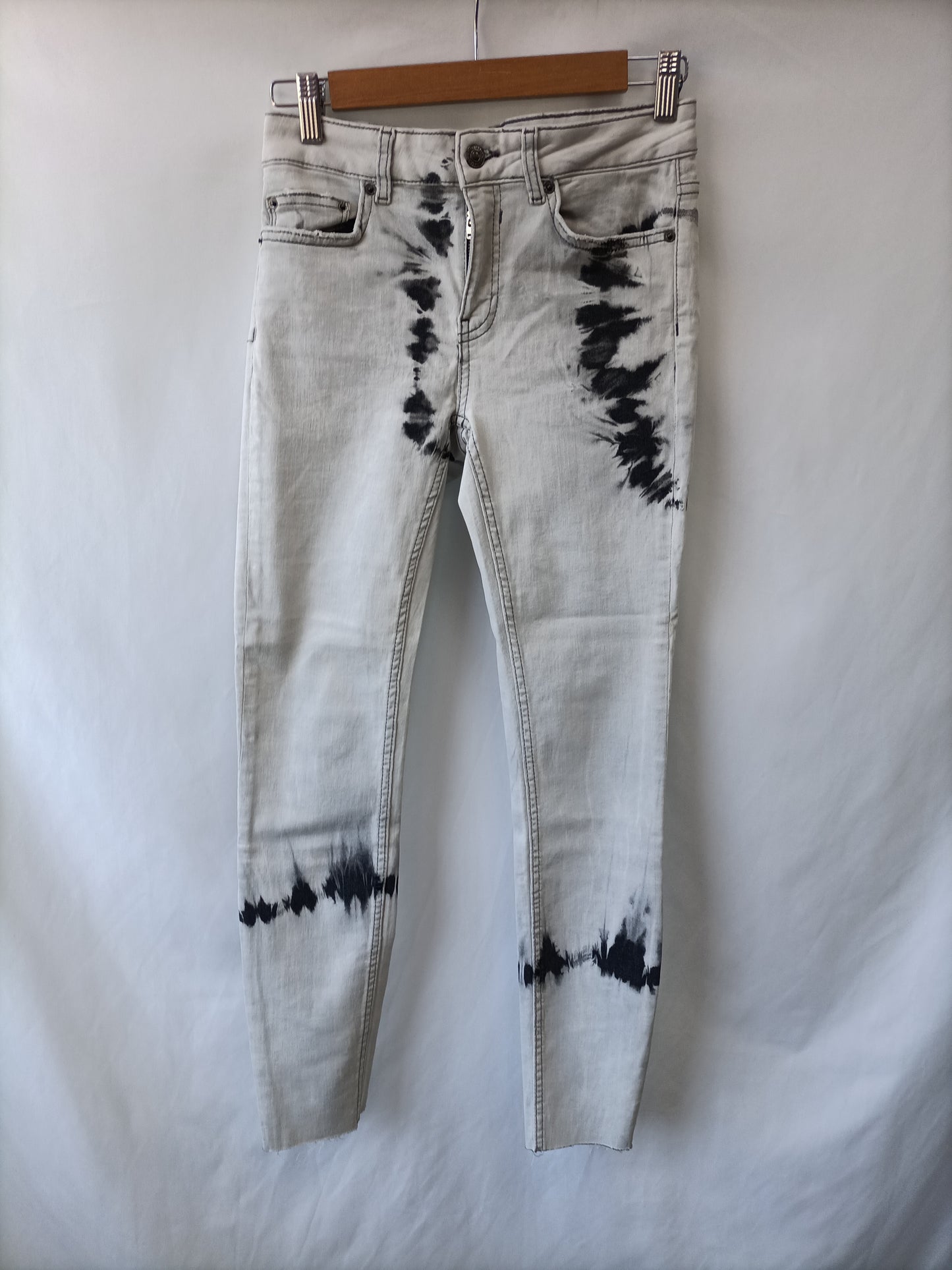 ZARA. Pantalón pitillo tie dye T.36