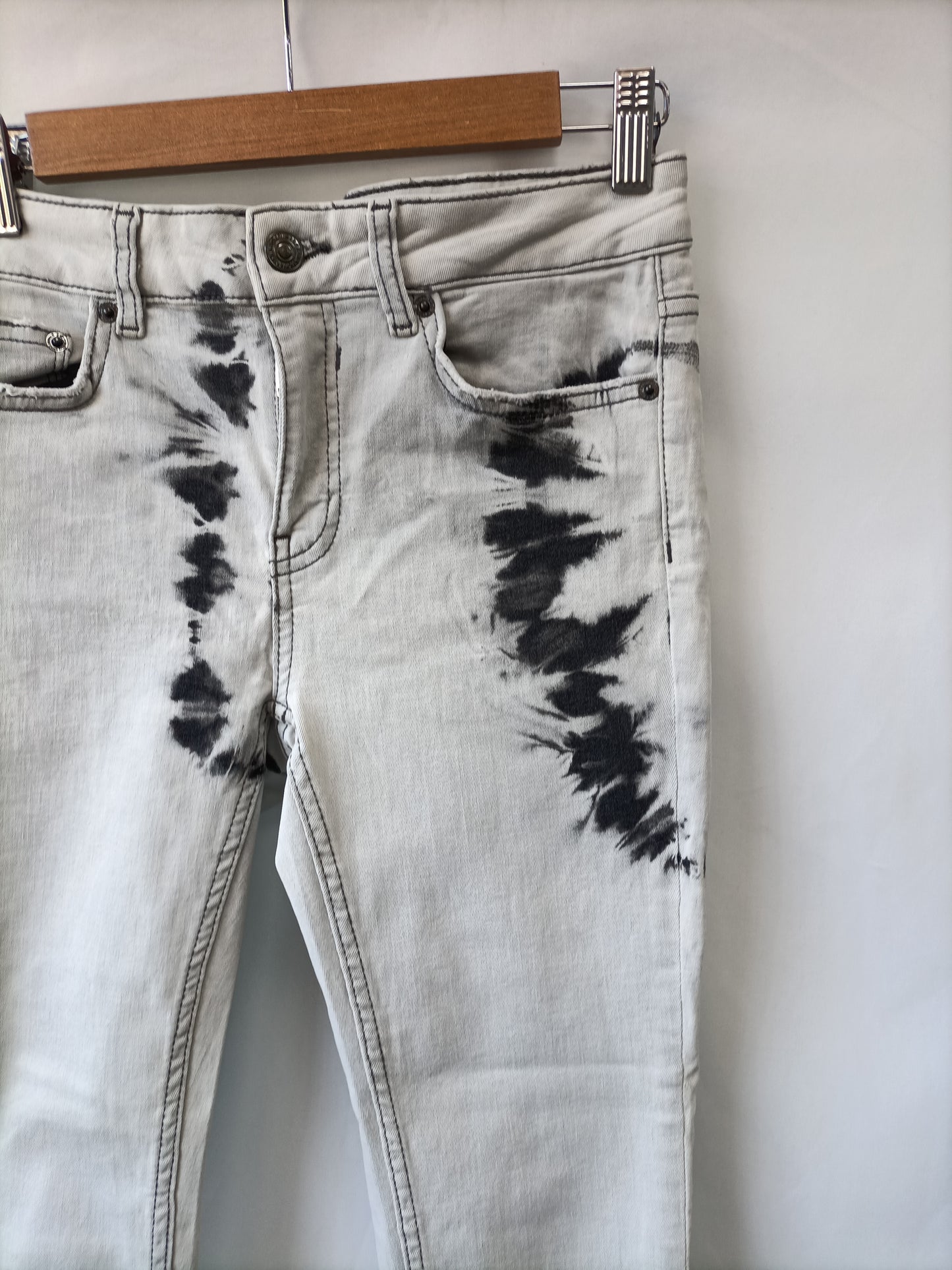 ZARA. Pantalón pitillo tie dye T.36