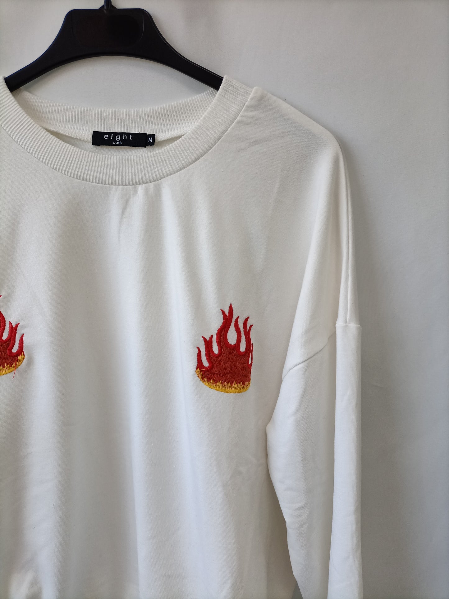 EIGHT. Sudadera blanca fuegos T.m