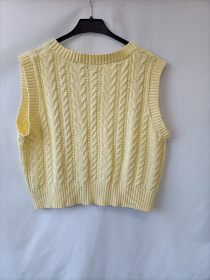 STRADIVARIUS. top/chaleco punto amarillo T.m