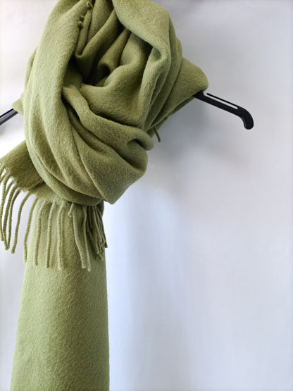 ADOLFO DOMÍNGUEZ. Bufanda verde