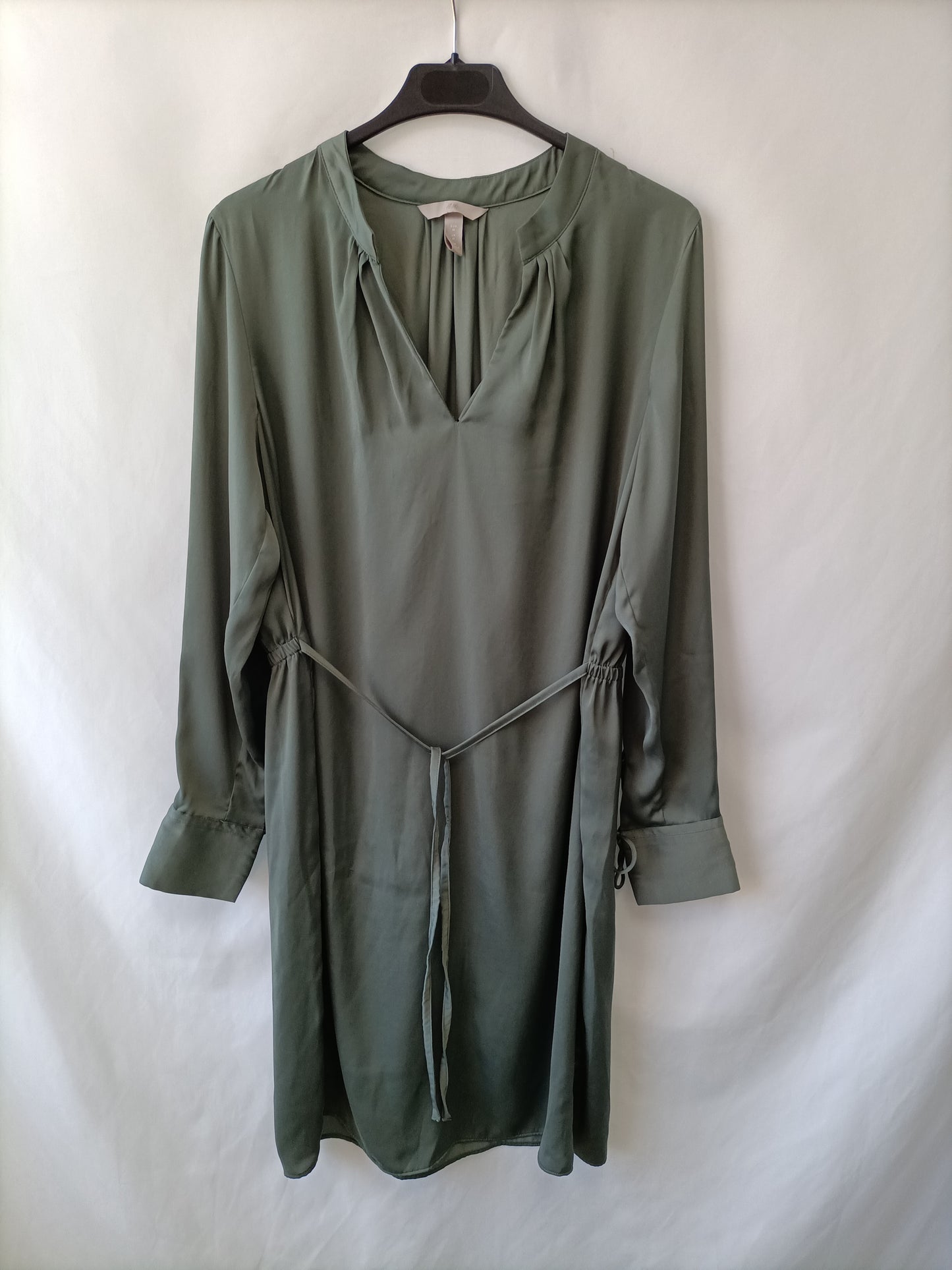 H&M. Vestido corto gris T.m