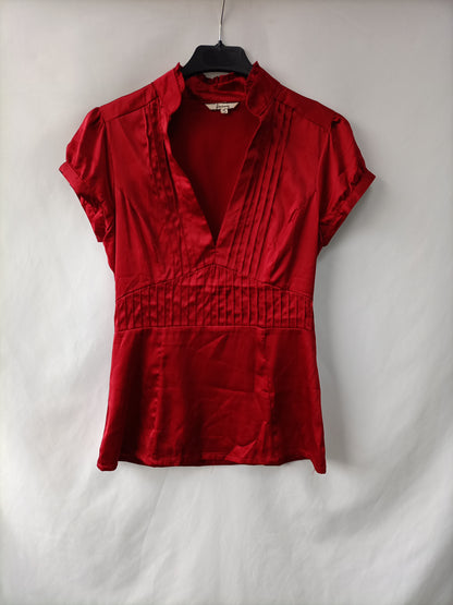 STRADIVARIUS. Blusa roja satinada T.s