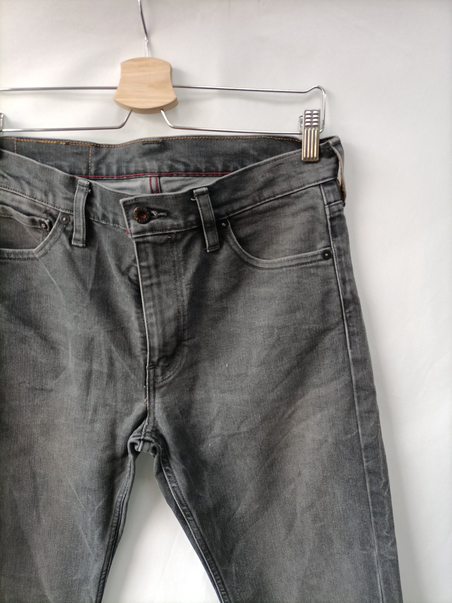 LEVI'S. Pantalón gris denim T.30(40)