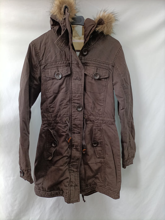 PULL&BEAR. Parka marrón pelito T.s