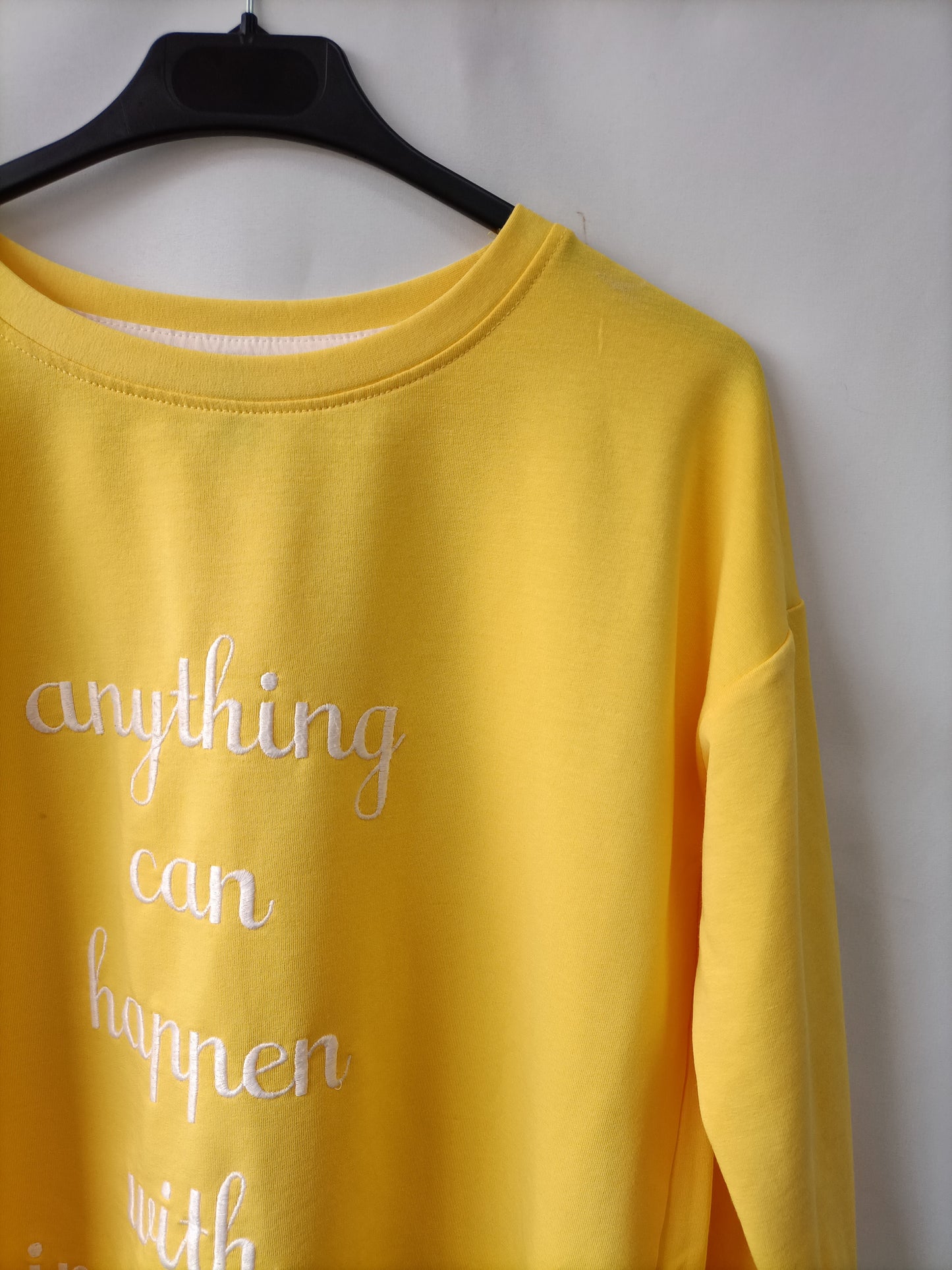 STRADIVARIUS. Sudadera amarilla T.s