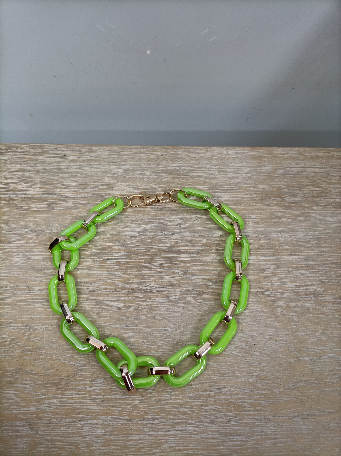 OTRAS. Collar estilo cadena