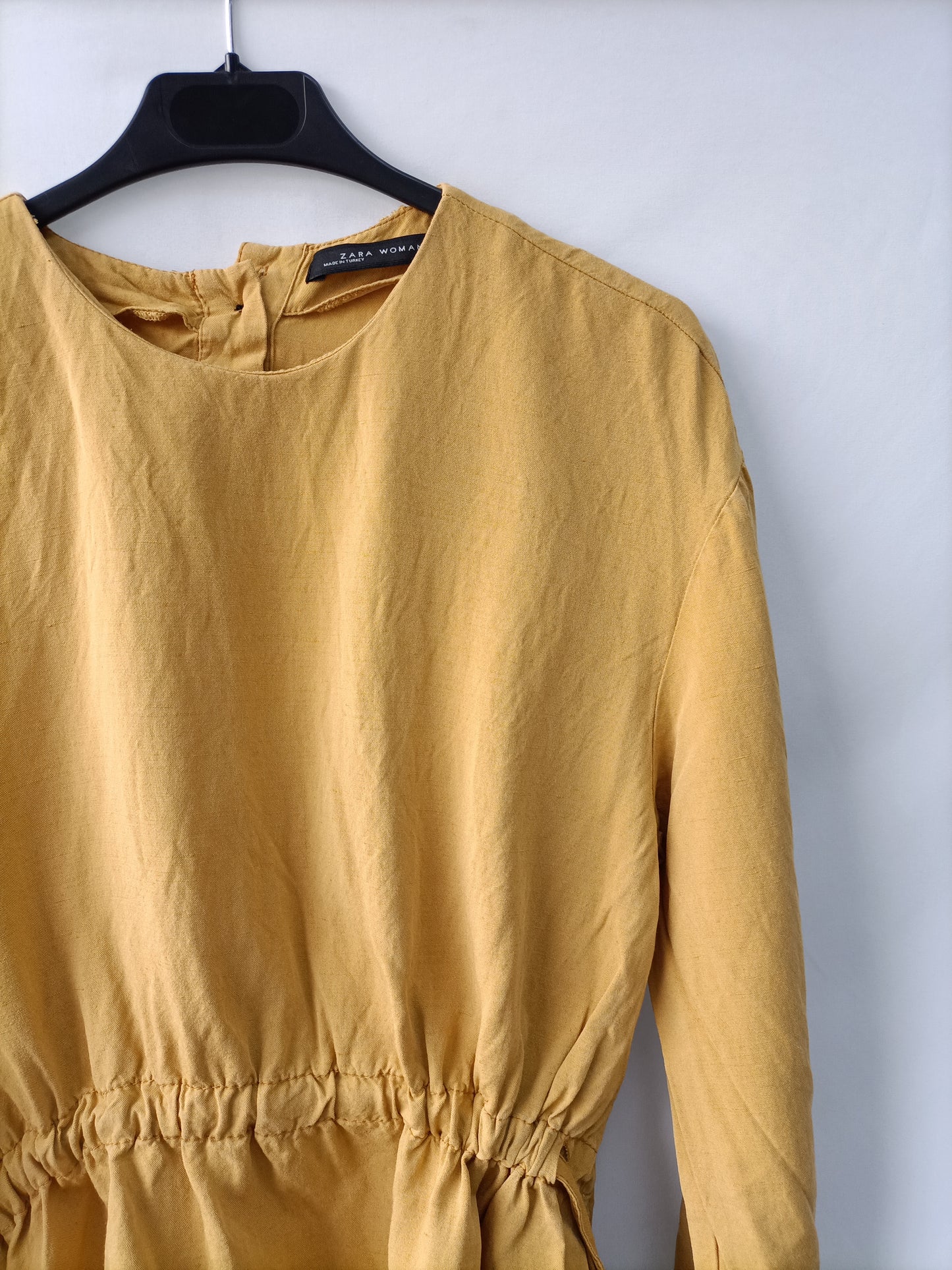 ZARA. Blusa lino mostaza T.m